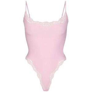 NWT Skims fits everybody lace cami bodysuit in the color cherry blossom- large